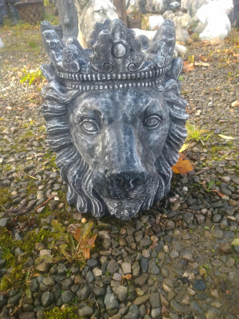 lion planter 